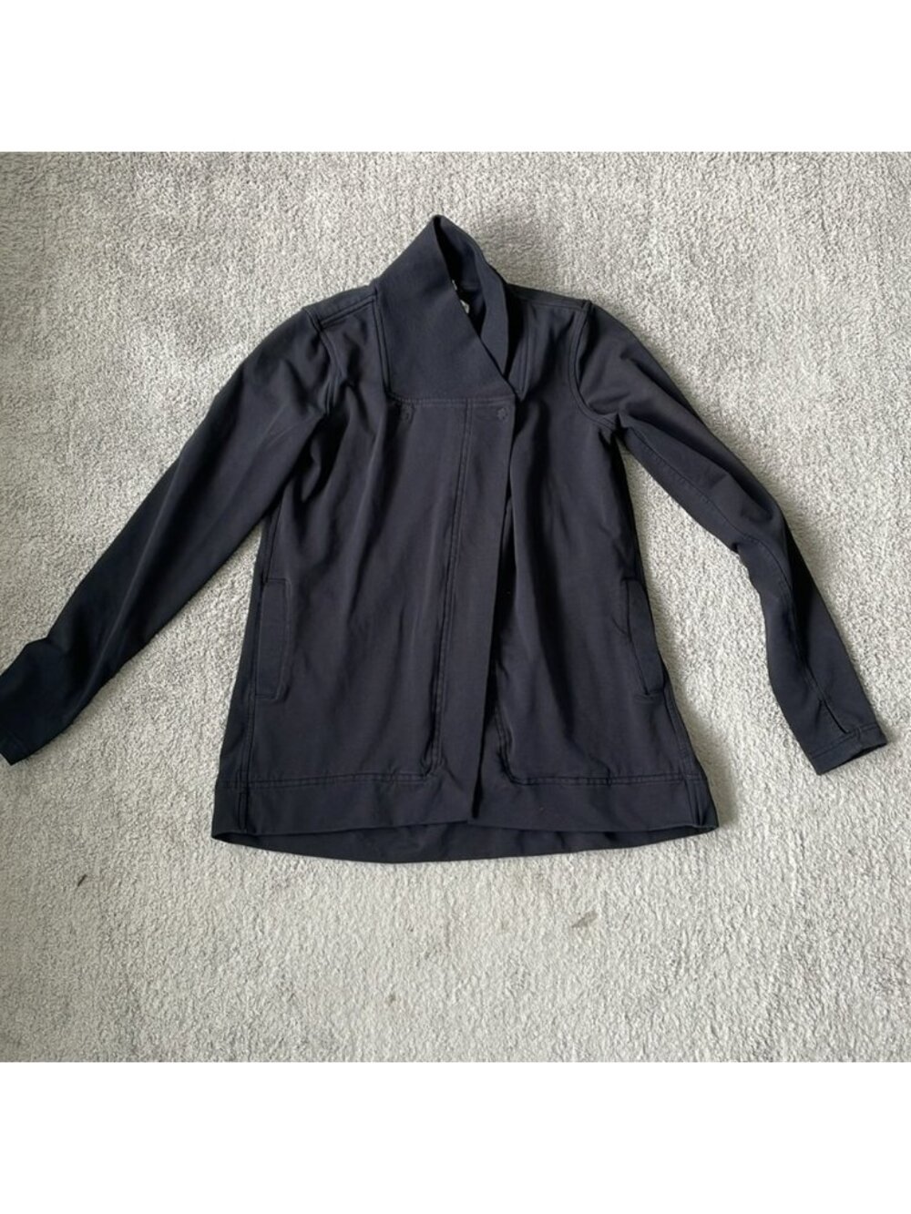 VGC Lululemon Belle Wrap - Black - Size 2 - Picture 2 of 5